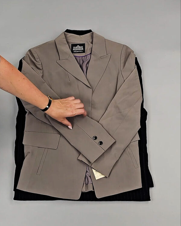 Фотография  167 - Жакеты Корея 085#10 кг, ЛОТ № СТ-9240 оптом в Магадане и Магаданской области