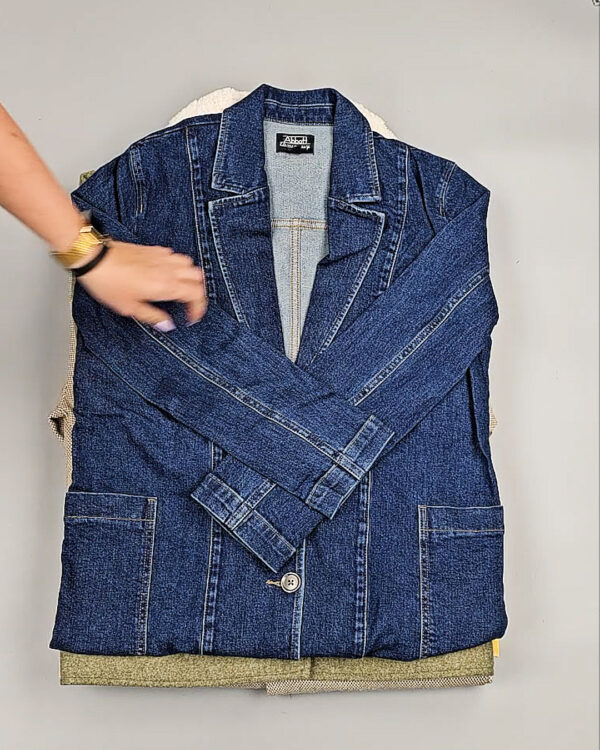 Фотография  977 - Ветровки женские CAN 104#12,5 кг, ЛОТ СТ-9404 оптом в Магадане и Магаданской области