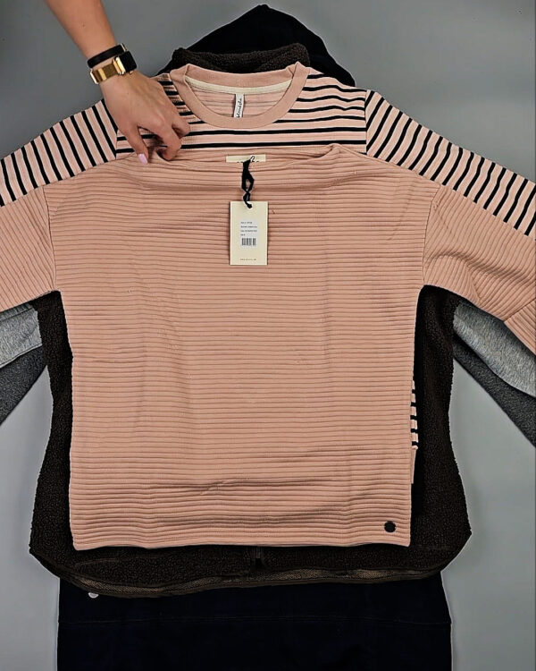 Фотография  215 - Толстовки Bestseller+DK 035#7 кг, ЛОТ СТ-9838 оптом в Магадане и Магаданской области