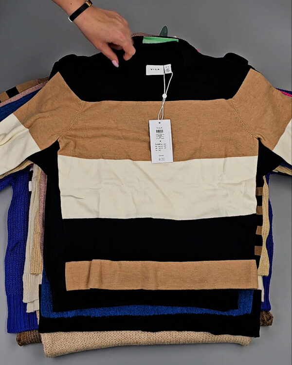 Фотография  674 - Джемпера Bestseller 104#7 кг, ЛОТ СТ-9884 оптом в Магадане и Магаданской области