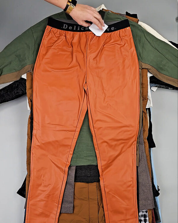 Фотография  700 - DK, Bestseller + Winter mix#15 кг, ЛОТ СТ-9958 оптом в Магадане и Магаданской области