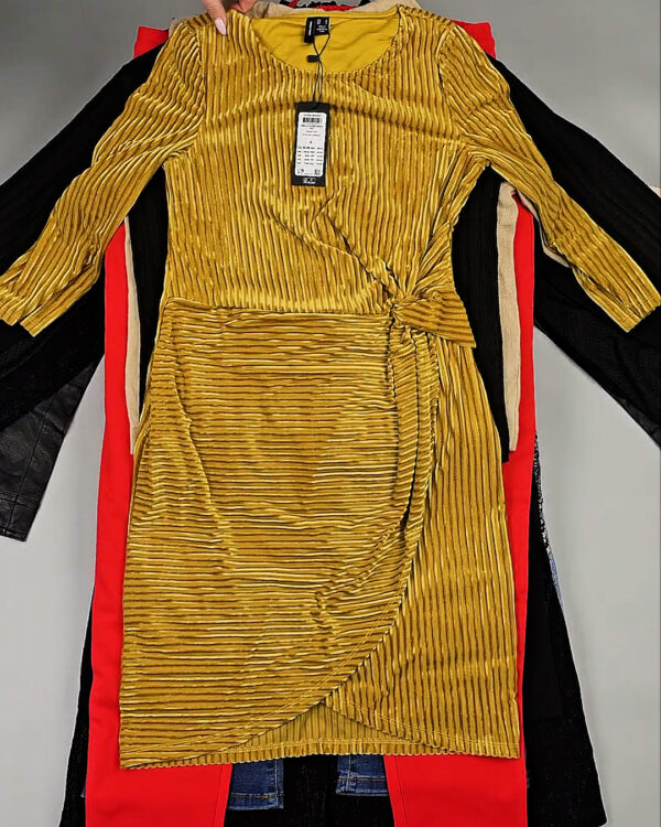 Фотография  376 - DK+Bestseller 085#16 кг, ЛОТ СТ-9952 оптом в Магадане и Магаданской области