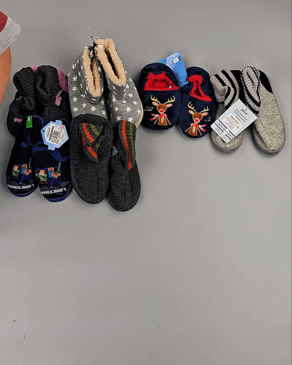 Фотография  688 - Обувь домашняя дети СТОК 065#3,2 кг, ЛОТ СТ-9727 оптом в Магадане и Магаданской области