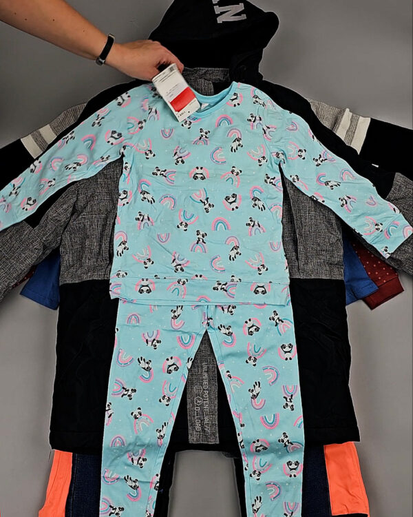 Фотография  841 - C&A Kids Winter 1023#7 кг, ЛОТ СТ-9691 оптом в Магадане и Магаданской области