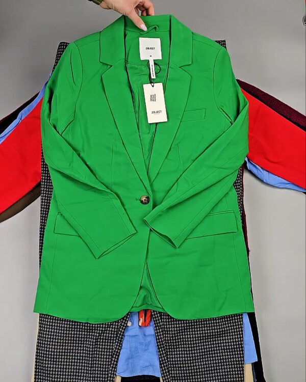 Фотография  913 - DK+Bestseller 085#16 кг, ЛОТ СТ-9950 оптом в Магадане и Магаданской области