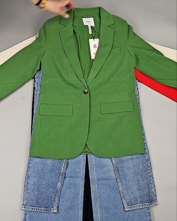 Фотография  180 - DK+Bestseller 085#16 кг, ЛОТ СТ-9952 оптом в Магадане и Магаданской области